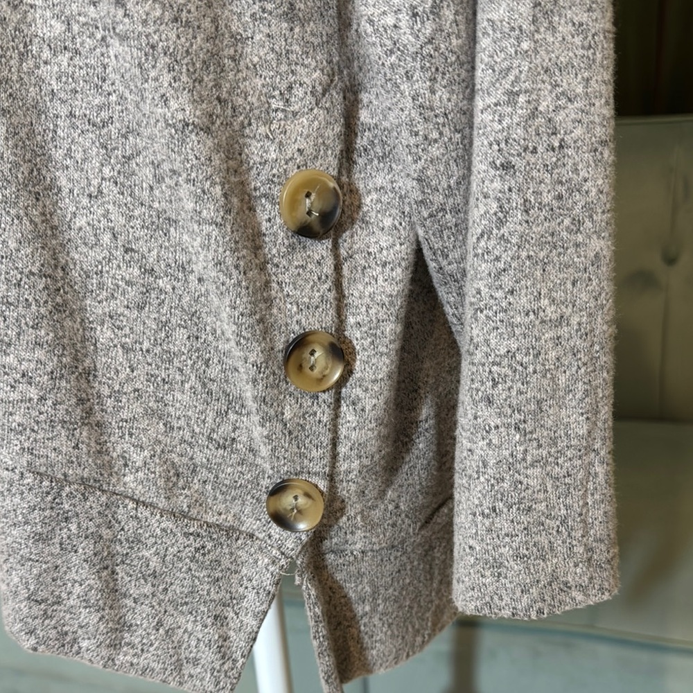 Kim & Cami Gray 3/4 Sleeve Boat Neck Knit Blouse Button Detail - Picture 3 of 6